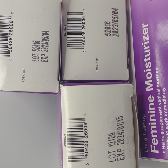 Feminine vaginal moisturizer CVS long lasting Big Lot 32 applications 2024 - Picture 4 of 7